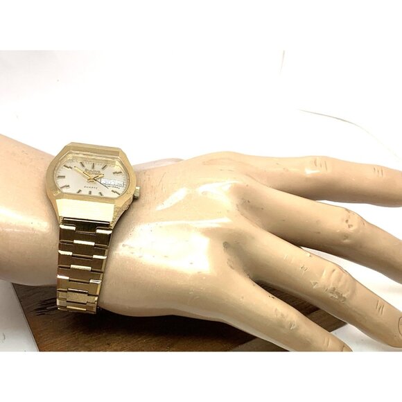 Bulova Accutron Men's Watch Vintage 1970's N7 Swiss Quartz 3669 Gold Steel 35mm - Picture 4 of 16